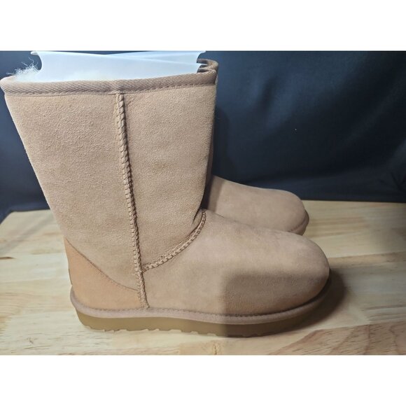 UGG classic short II Size 8 Tan - Picture 4 of 7